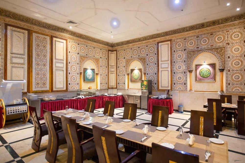 Crown Palace Hotel Ajman Bagian luar foto