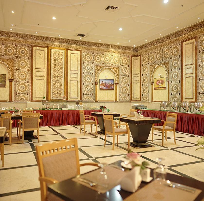 Crown Palace Hotel Ajman Bagian luar foto