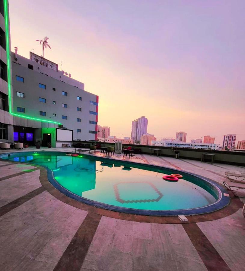 Crown Palace Hotel Ajman Bagian luar foto