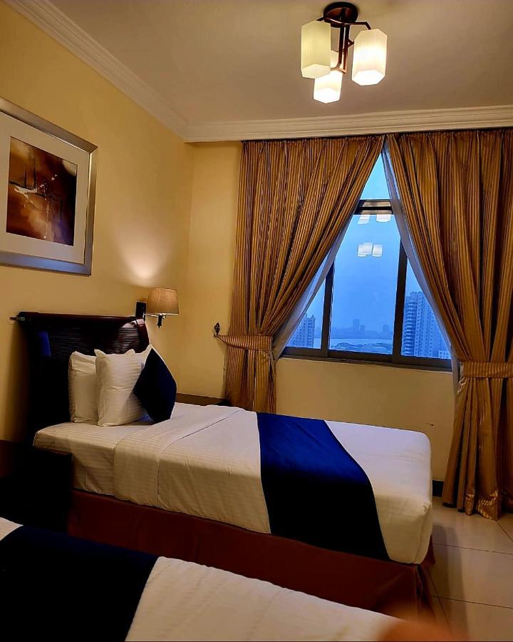 Crown Palace Hotel Ajman Bagian luar foto