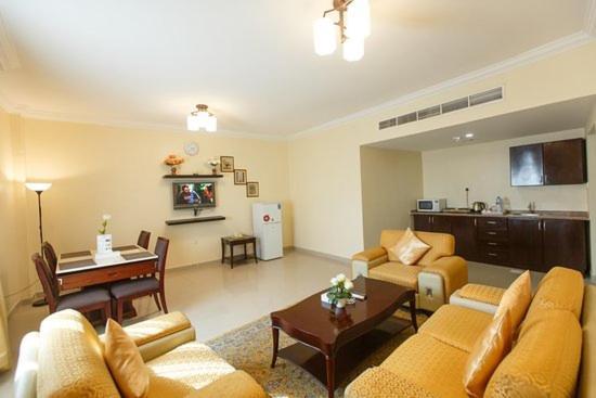 Crown Palace Hotel Ajman Bagian luar foto