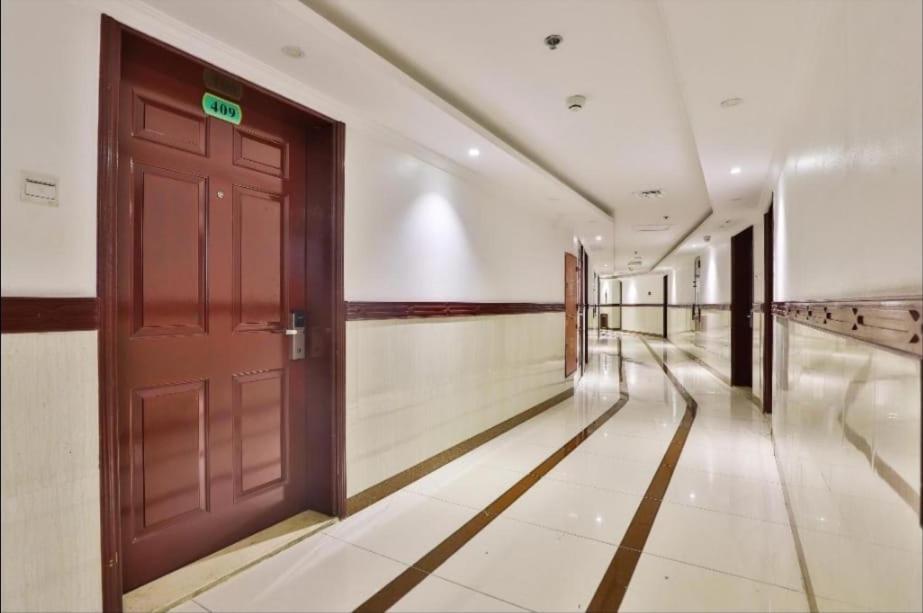 Crown Palace Hotel Ajman Bagian luar foto