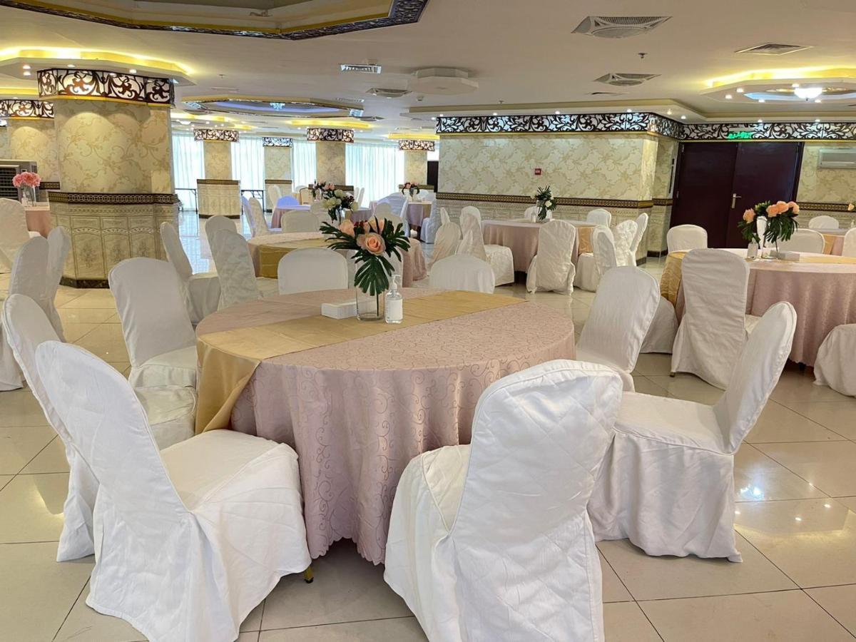 Crown Palace Hotel Ajman Bagian luar foto