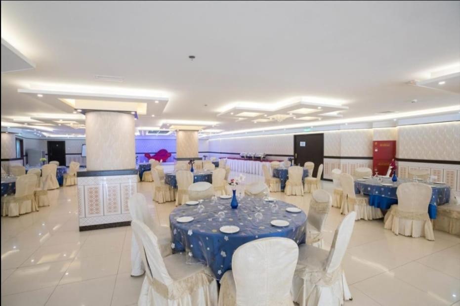 Crown Palace Hotel Ajman Bagian luar foto